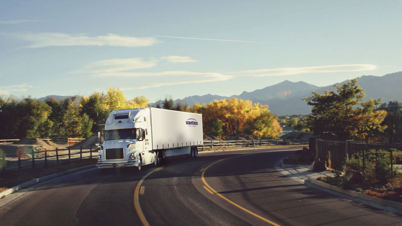 VT5-490 Truck Side Curtain — application scene 2